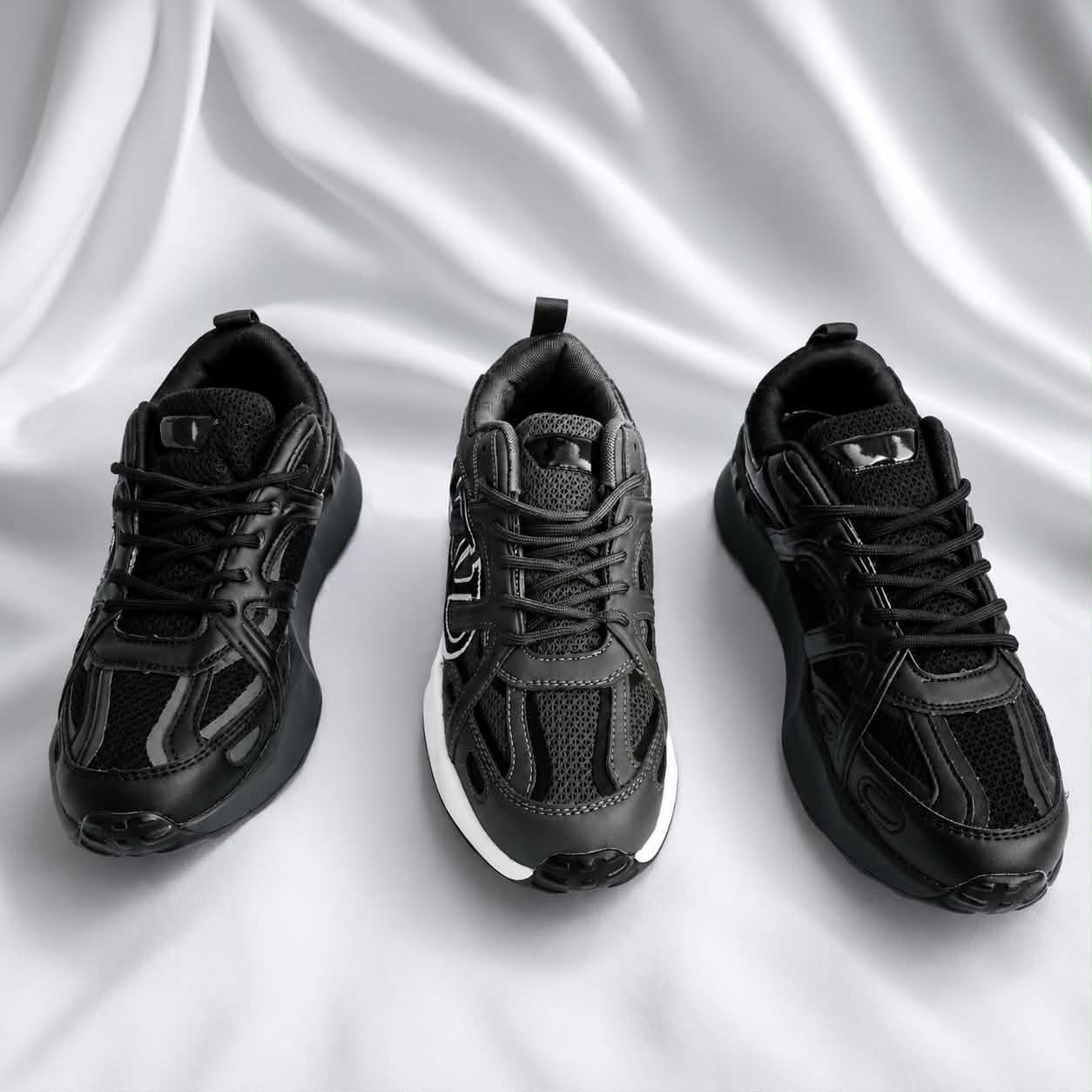 تألق بإطلالة راقية مع حذاء Valentino